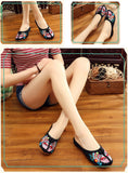 Women's Chinese-style Low Heel Buckle Vintage Embroidery Fabric Slippers